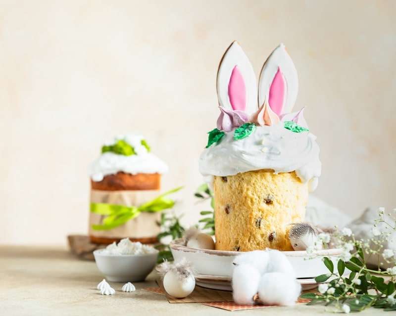 Eine Ostertorte dekorieren bringt Freude