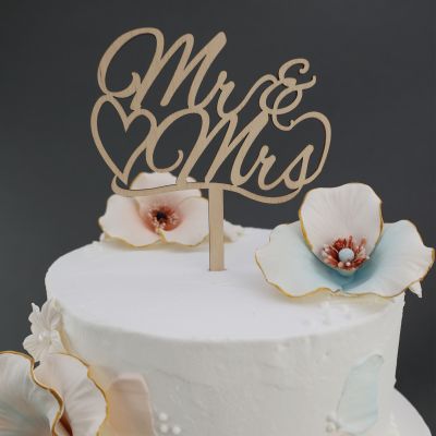 Wunderschöne Hochzeitstortenfigur aus Holz