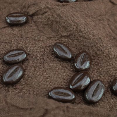 köstliche dunkle Kakaobohnen mit Kaffeegeschmack