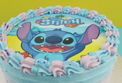 Schöne Torte mit Stitch kuchenbezug Zuckeraufleger