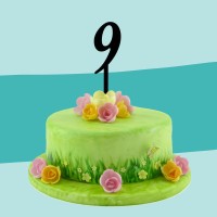 Cake-Topper schwarz 9 auf Torte