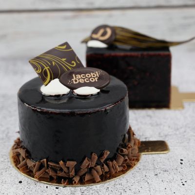 Braunes Easy Glaze auf Schokotorte