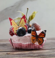 Zuckerschmetterlinge auf Gebäck