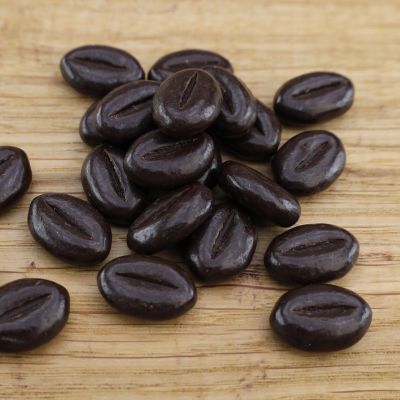 köstliche dunkle Kakaobohnen mit Kaffeegeschmack