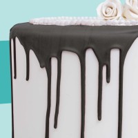 Top Chock Drip Cake Schwarz Nahaufnahme