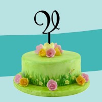 Cake-Topper schwarz V auf Torte