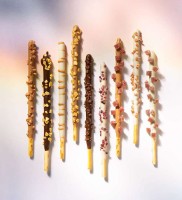 Schokosticks mit verschiedenen Crunches