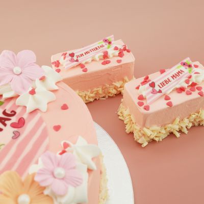 Schöne Muttertag-Aufleger an pinken Törtchen. 